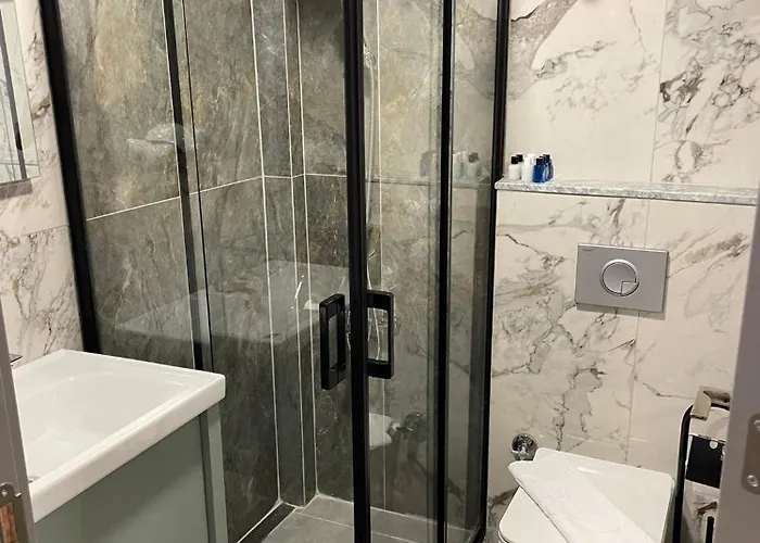 Grand Cennet Hotel *