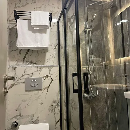 Grand Cennet Hotel *